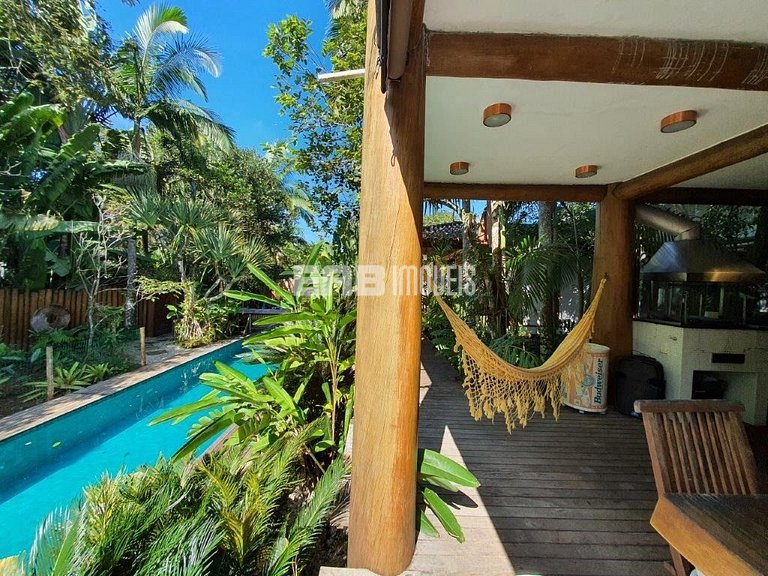 Belíssima casa com piscina e espaço gourmet na praia de Itam