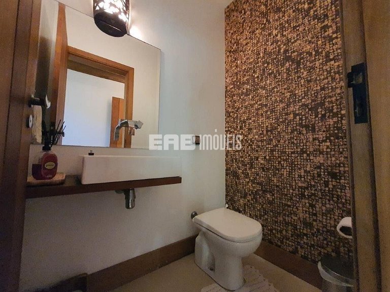 Belíssima casa com piscina e espaço gourmet na praia de Itam