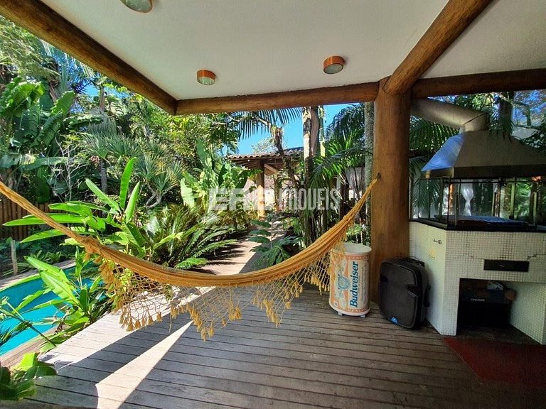 Belíssima casa com piscina e espaço gourmet na praia de Itam