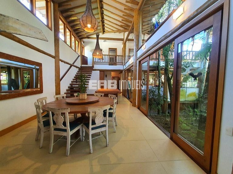 Belíssima casa com piscina e espaço gourmet na praia de Itam