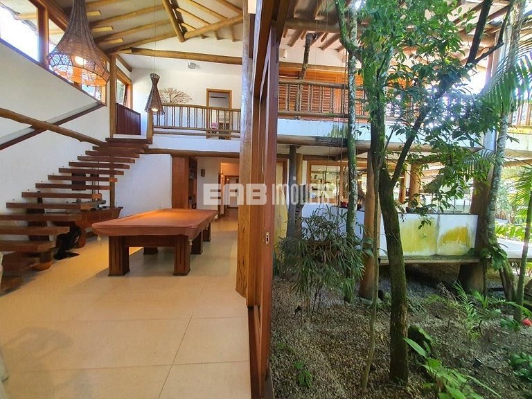 Belíssima casa com piscina e espaço gourmet na praia de Itam