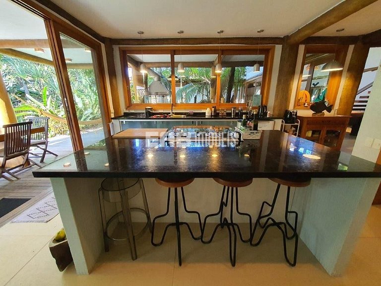 Belíssima casa com piscina e espaço gourmet na praia de Itam