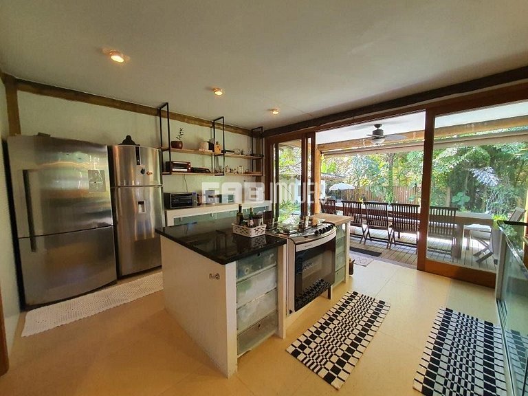 Belíssima casa com piscina e espaço gourmet na praia de Itam