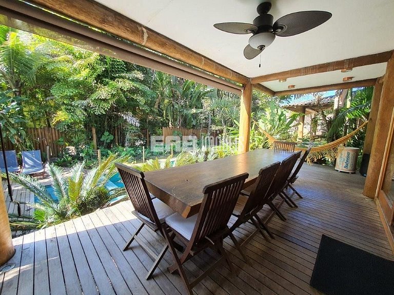 Belíssima casa com piscina e espaço gourmet na praia de Itam