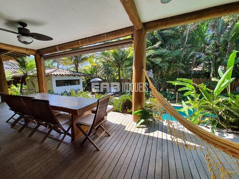 Belíssima casa com piscina e espaço gourmet na praia de Itam