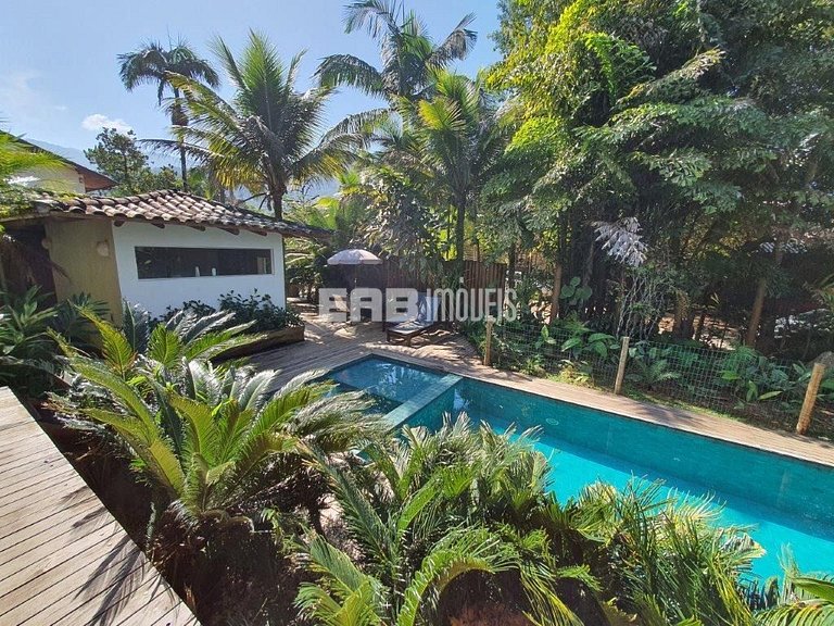 Belíssima casa com piscina e espaço gourmet na praia de Itam