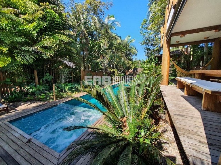 Belíssima casa com piscina e espaço gourmet na praia de Itam