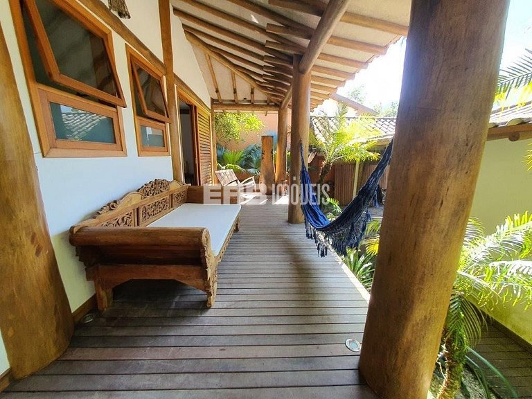 Belíssima casa com piscina e espaço gourmet na praia de Itam