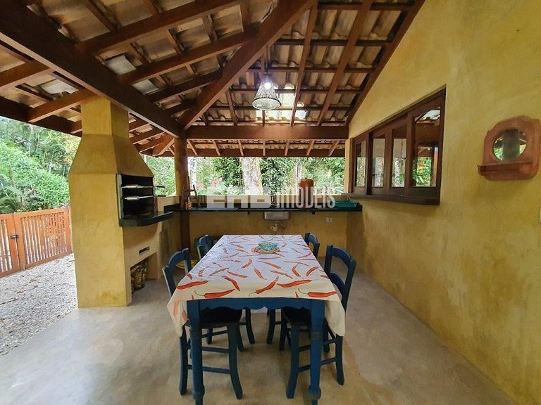 Charmosa casa palafitada para temporada em Itamambuca