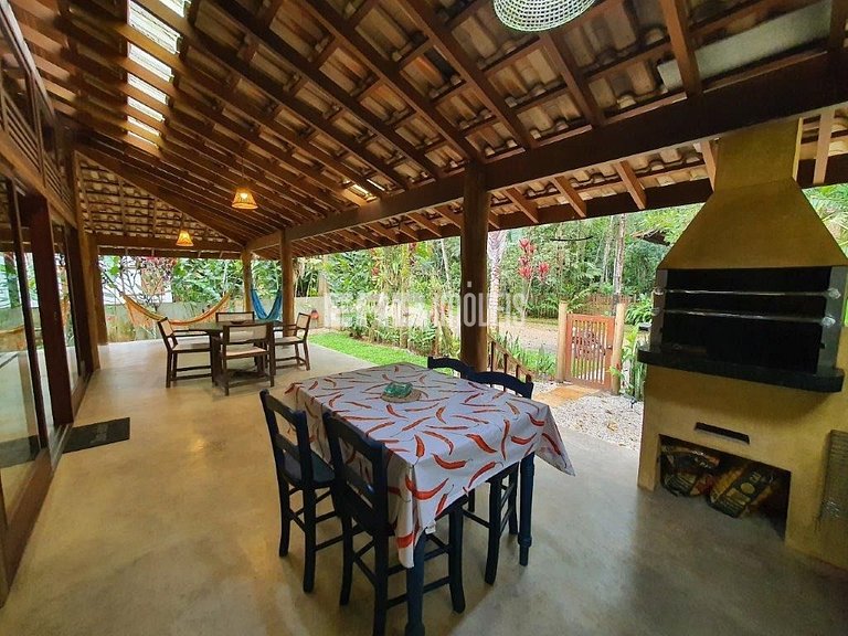 Charmosa casa palafitada para temporada em Itamambuca
