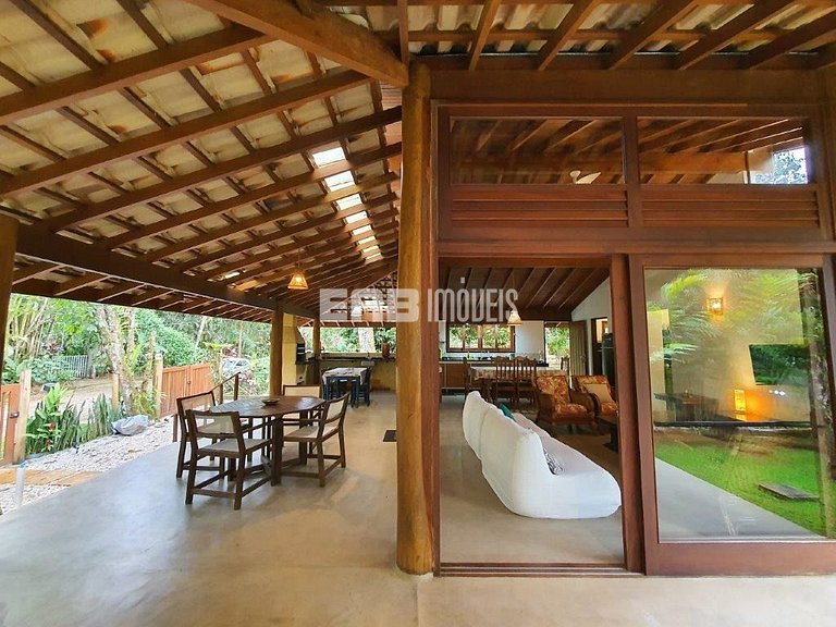 Charmosa casa palafitada para temporada em Itamambuca