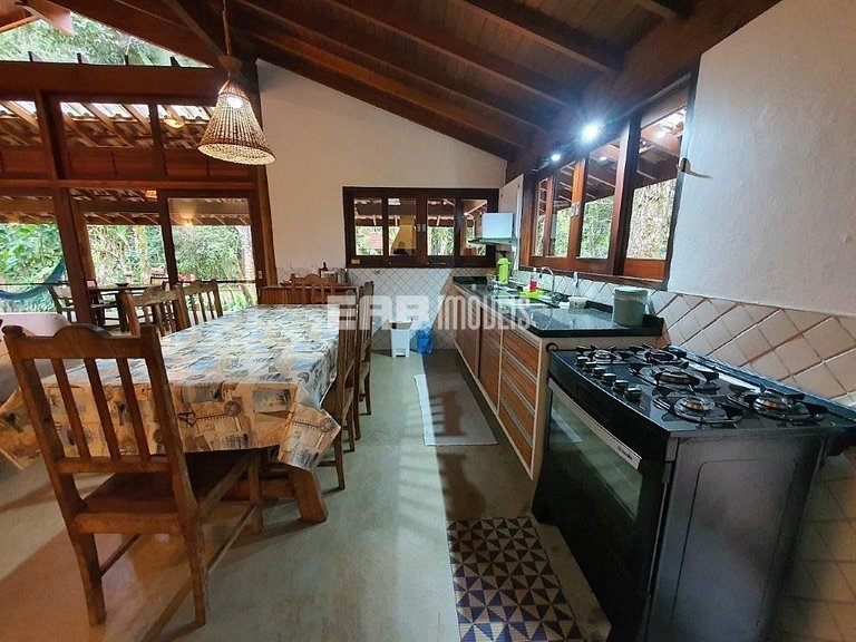 Charmosa casa palafitada para temporada em Itamambuca