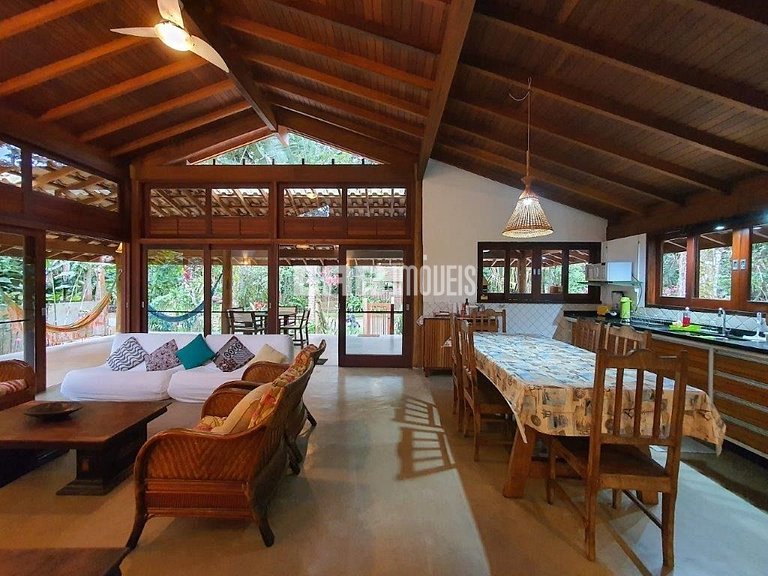 Charmosa casa palafitada para temporada em Itamambuca