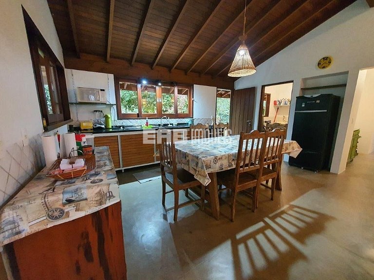 Charmosa casa palafitada para temporada em Itamambuca