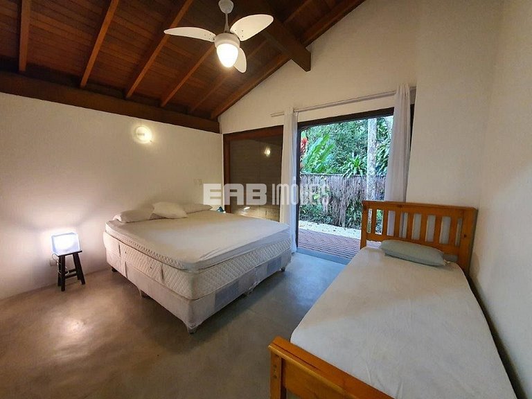 Charmosa casa palafitada para temporada em Itamambuca