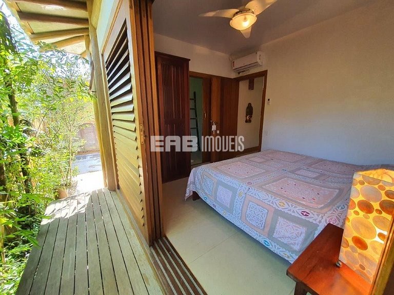 Belíssima casa com piscina e espaço gourmet na praia de Itam