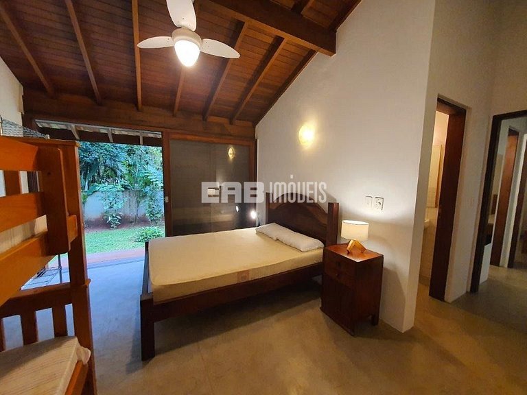 Charmosa casa palafitada para temporada em Itamambuca