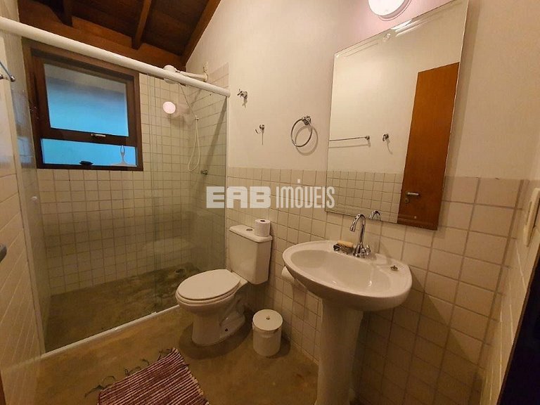 Charmosa casa palafitada para temporada em Itamambuca