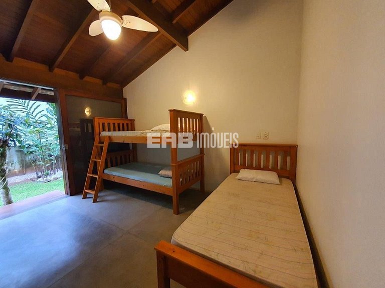Charmosa casa palafitada para temporada em Itamambuca