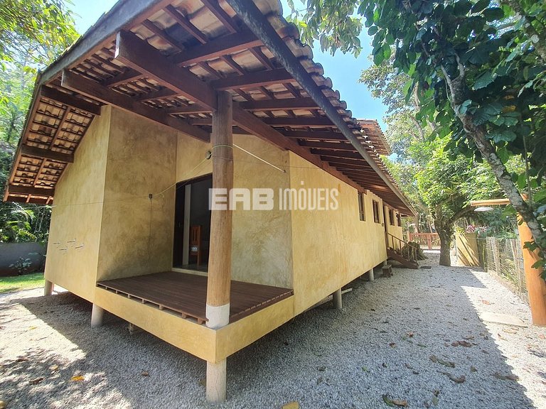 Charmosa casa palafitada para temporada em Itamambuca