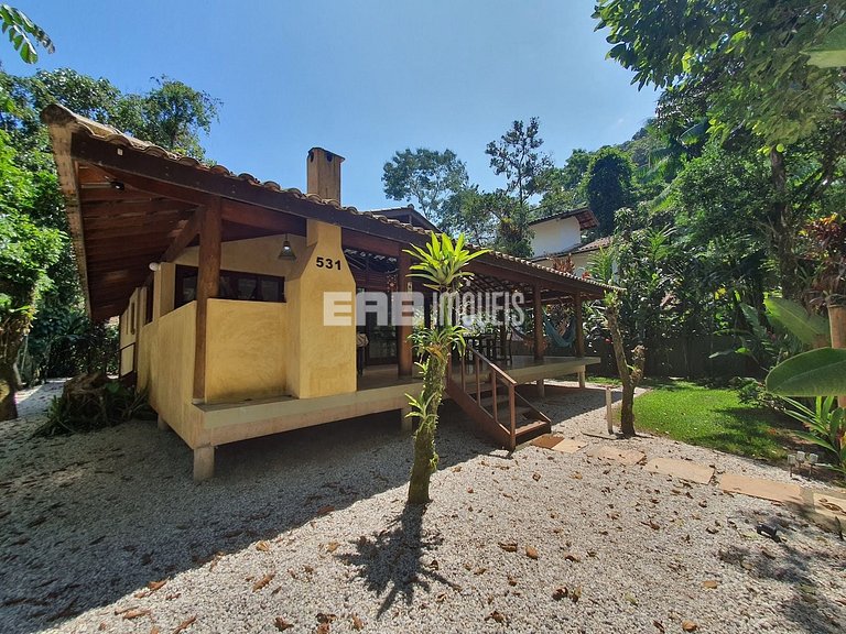 Charmosa casa palafitada para temporada em Itamambuca