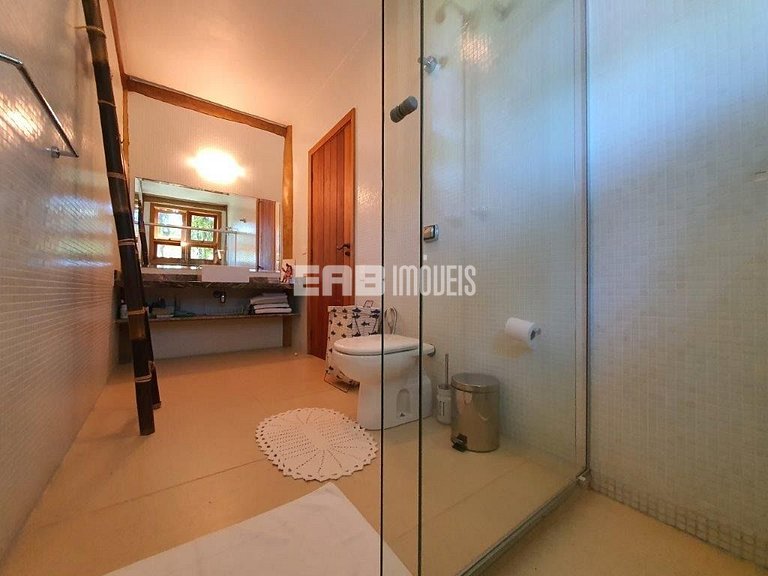 Belíssima casa com piscina e espaço gourmet na praia de Itam