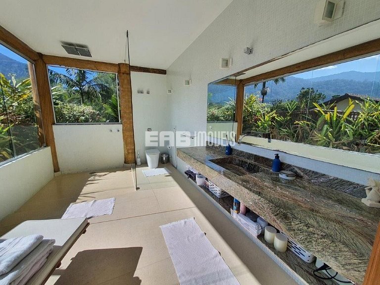 Belíssima casa com piscina e espaço gourmet na praia de Itam