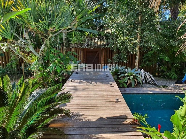 Belíssima casa com piscina e espaço gourmet na praia de Itam