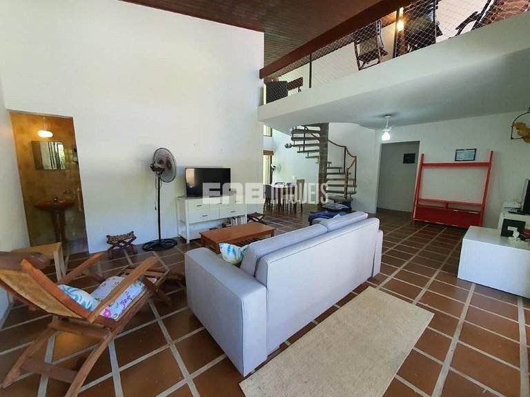 A apenas 60m da praia de Itamambuca!