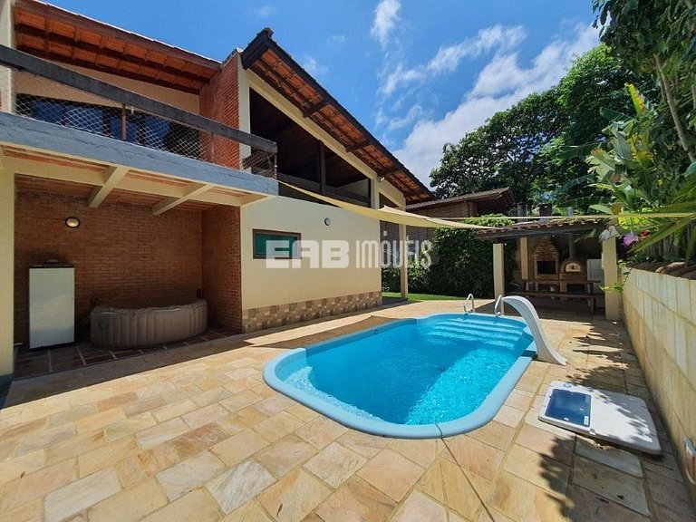 A apenas 60m da praia de Itamambuca!