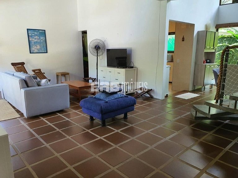 A apenas 60m da praia de Itamambuca!