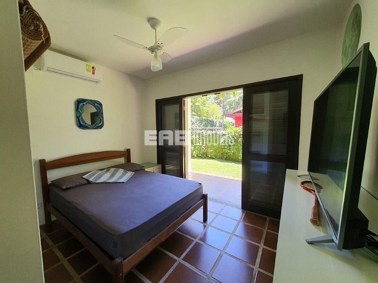 A apenas 60m da praia de Itamambuca!