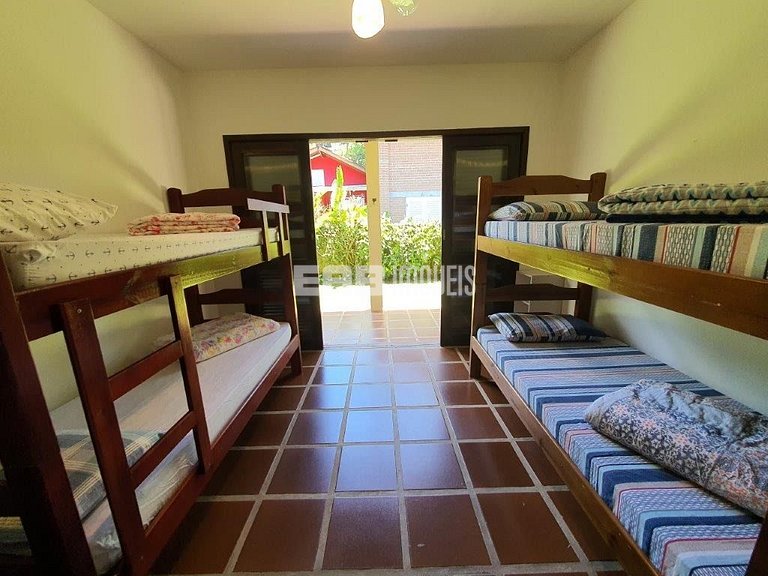 A apenas 60m da praia de Itamambuca!