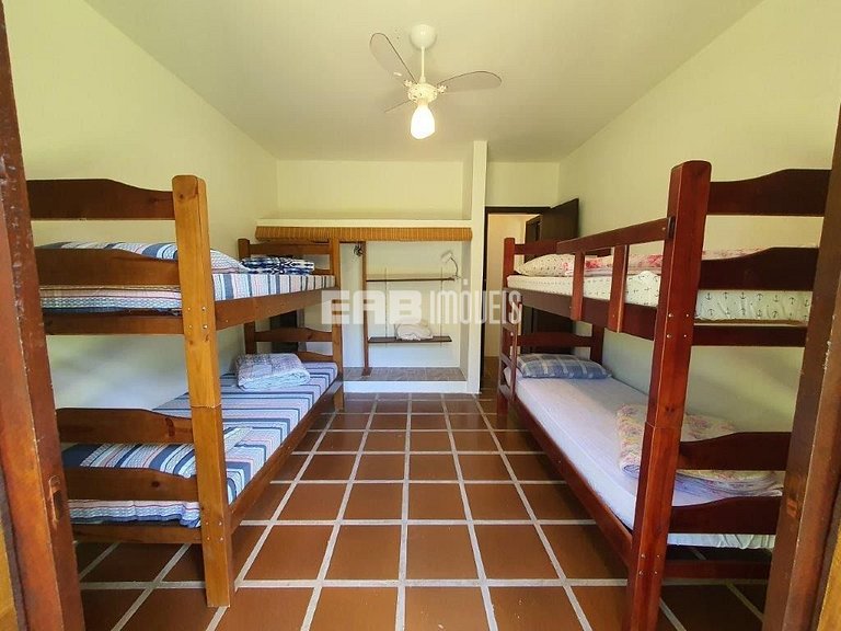 A apenas 60m da praia de Itamambuca!