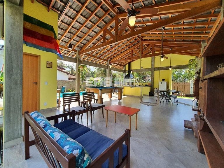 Casa com 5 dormitórios, churrasqueira e piscina a 20m do mar