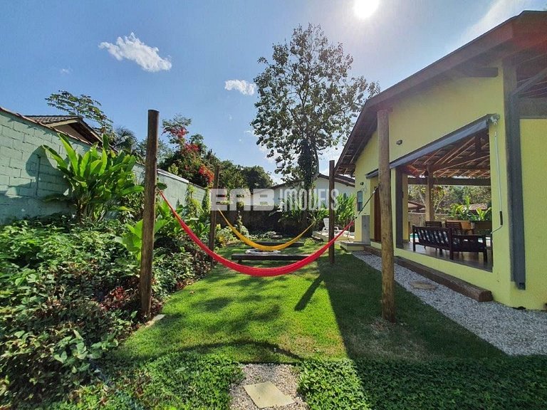 Casa com 5 dormitórios, churrasqueira e piscina a 20m do mar