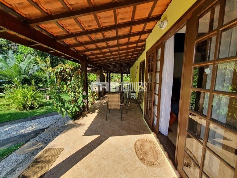 Casa com 5 dormitórios, churrasqueira e piscina a 20m do mar