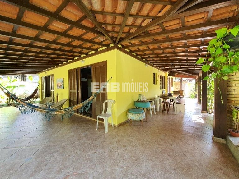 Casa com 5 dormitórios, churrasqueira e piscina a 20m do mar