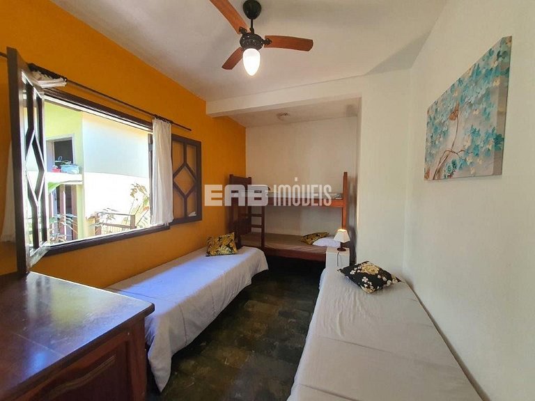 Casa com 5 dormitórios, churrasqueira e piscina a 20m do mar