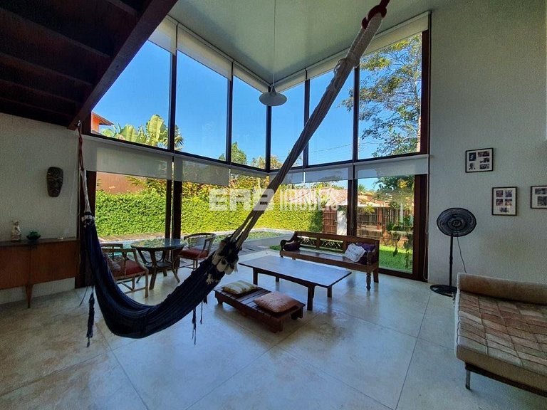 A apenas 100m da praia de Itamambuca, acomodações para 6 pes