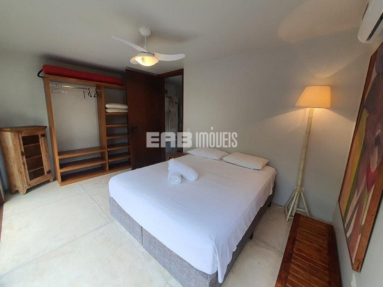 A apenas 100m da praia de Itamambuca, acomodações para 6 pes