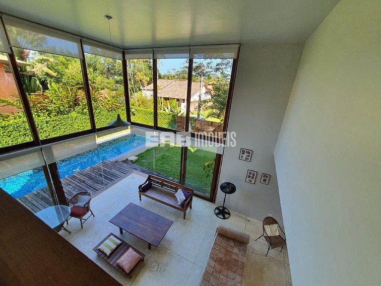 A apenas 100m da praia de Itamambuca, acomodações para 6 pes