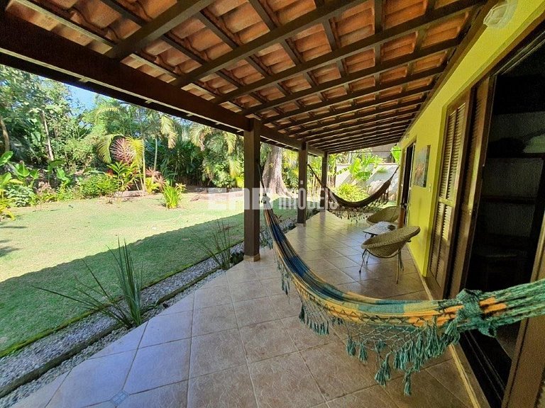 Casa com 5 dormitórios, churrasqueira e piscina a 20m do mar