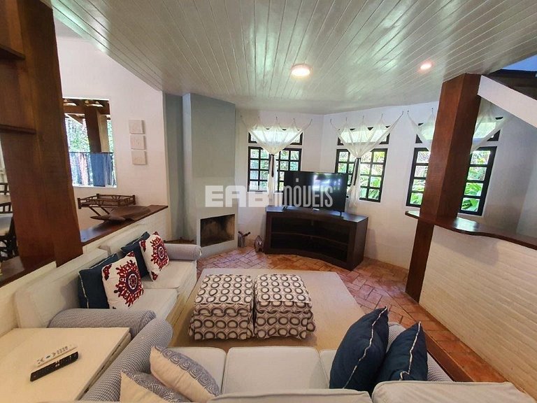 Casa com 2 suítes, piscina, churrasqueira e ar condicionado