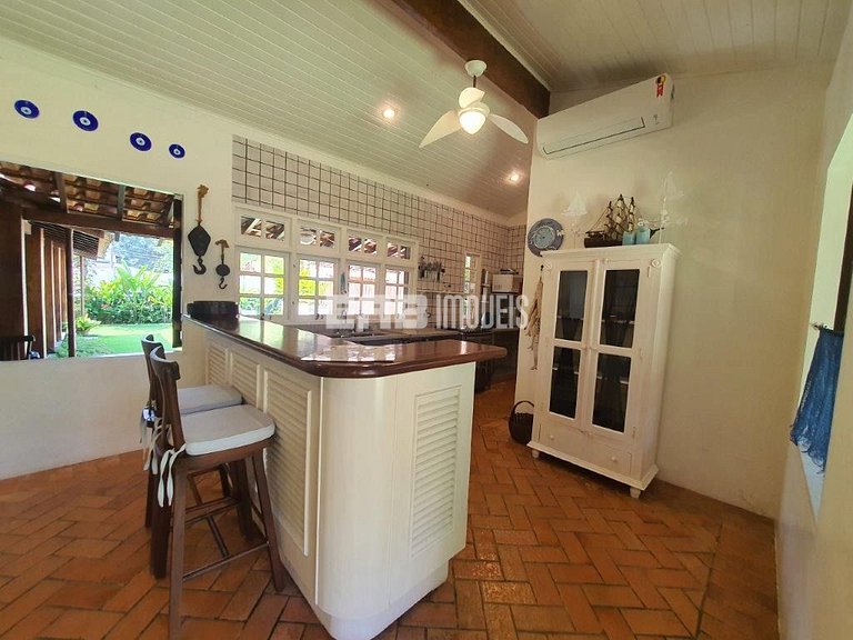 Casa com 2 suítes, piscina, churrasqueira e ar condicionado