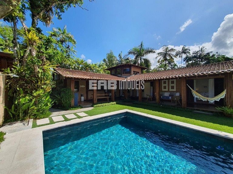 Casa com 2 suítes, piscina, churrasqueira e ar condicionado