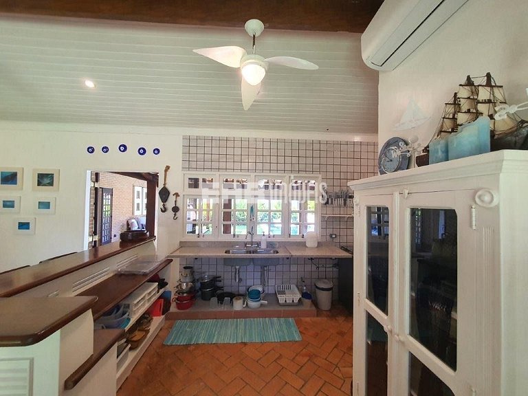 Casa com 2 suítes, piscina, churrasqueira e ar condicionado