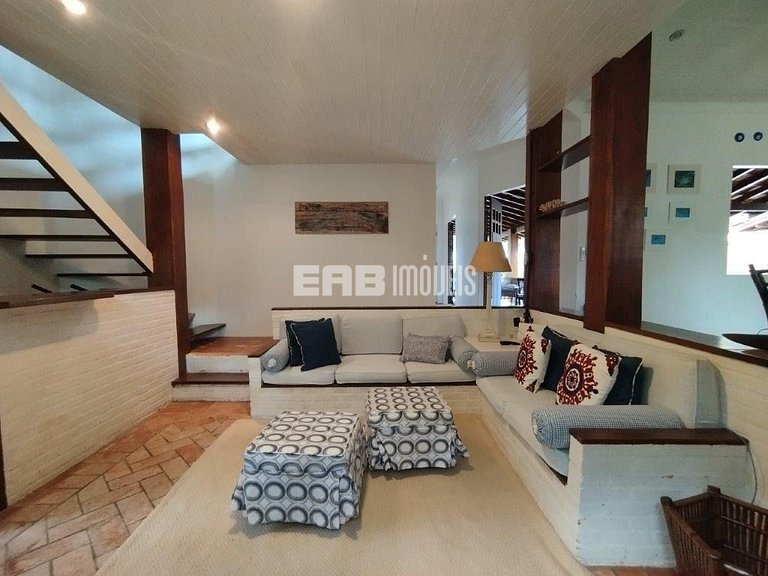 Casa com 2 suítes, piscina, churrasqueira e ar condicionado