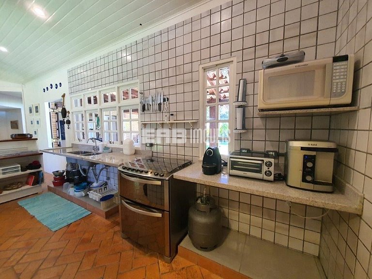 Casa com 2 suítes, piscina, churrasqueira e ar condicionado