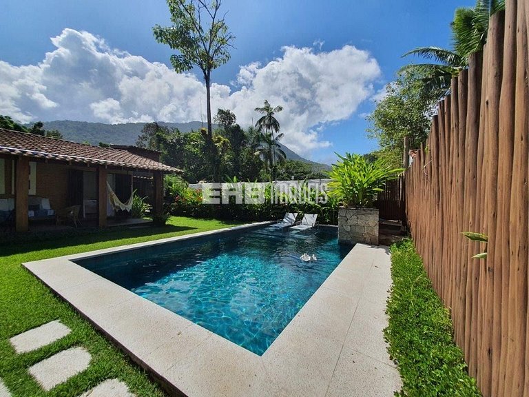 Casa com 2 suítes, piscina, churrasqueira e ar condicionado